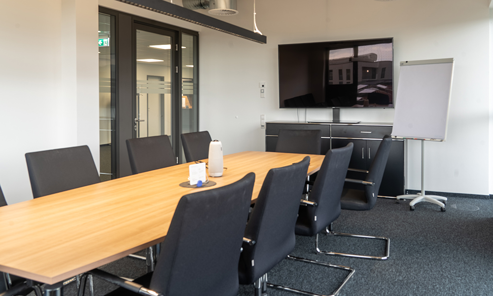 Meetingraum mit Konferenzsystem